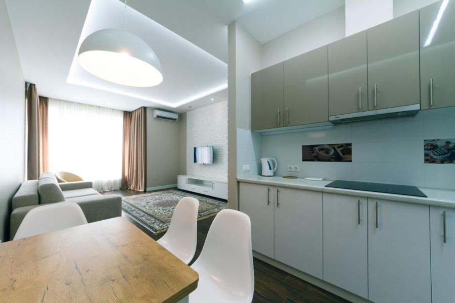 Квартира На Улице Деловая Kyiv Exterior photo